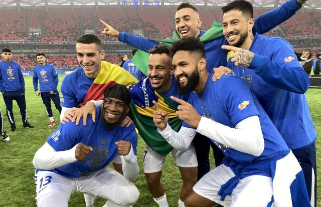 1672539851092080814.jpg 武汉三镇外援庆祝图.jpg